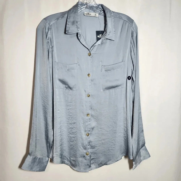 Hollister Women's Size Small Light Blue Long Sleeve Button Up Silky-Feel Shirt - Picture 1 of 7